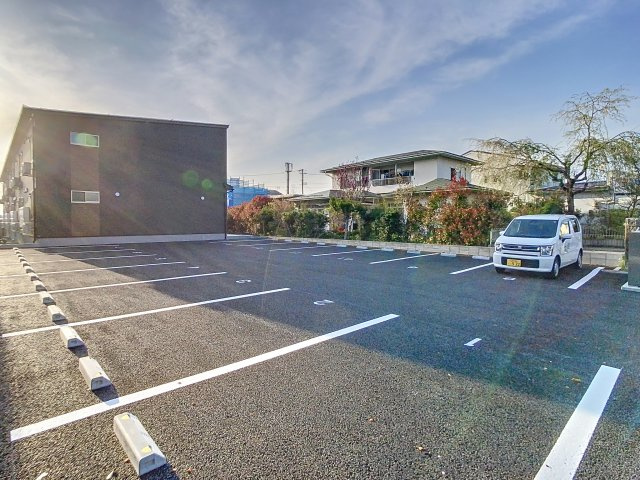 ラポール久野本の駐車場