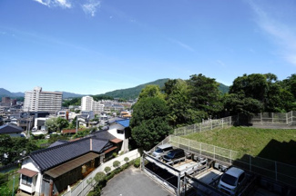 【展望】 | 【四季を感じる】
四季の移ろい・爽やかな青空や風を感じられ
自然を愉しめるパノラマビュー。
毎日の暮らしに余裕を感じさせてくれる、
遮る物の無い開放的な眺望を是非、ご堪能ください。