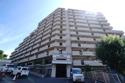 【外観】 | 【上質リノベ】チュリス上安駅前 | 【耐震性】
耐震性の高さを判断するポイントは、
建築確認申請日が1981年6月1日以降の
新耐震基準に適合しているかどうか。
震度６程度の大地震でも
建物が崩壊しないレベルが基準になりました。