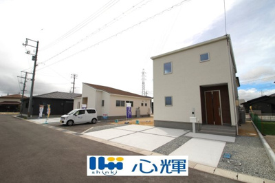 【前面道路含む現地写真】 | リーブルガーデン防府市岸津２丁目第二（１号棟） | 整備された道路に面する現地は、コミュニティー以外の方々の出入りも少なく、お車の出し入れも楽々です。
