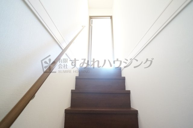 ドミールエモアの玄関