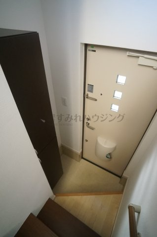 ドミールエモアの玄関