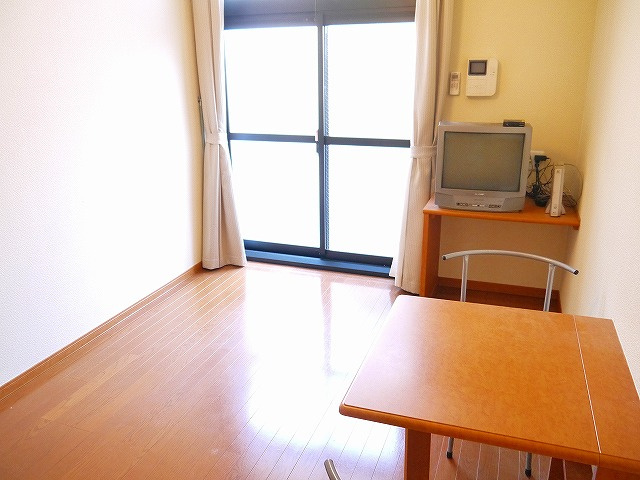 レオパレス西大寺ＬＲの洋室|内装です