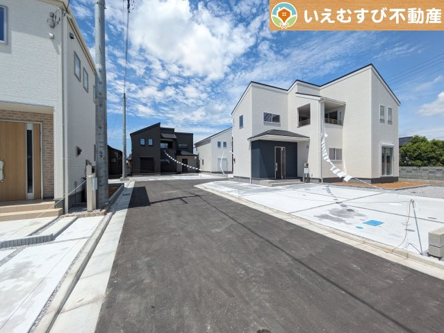 Livele Garden.S　行田佐間第6の前面道路含む現地写真|充分な広さの前面道路
間口が広くお車の出し入れも問題なく行えるスペースが確保されています♪