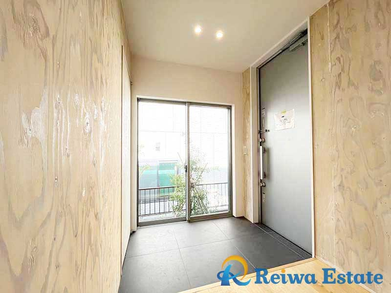 未入居戸建　藤沢市鵠沼桜が岡3丁目の玄関