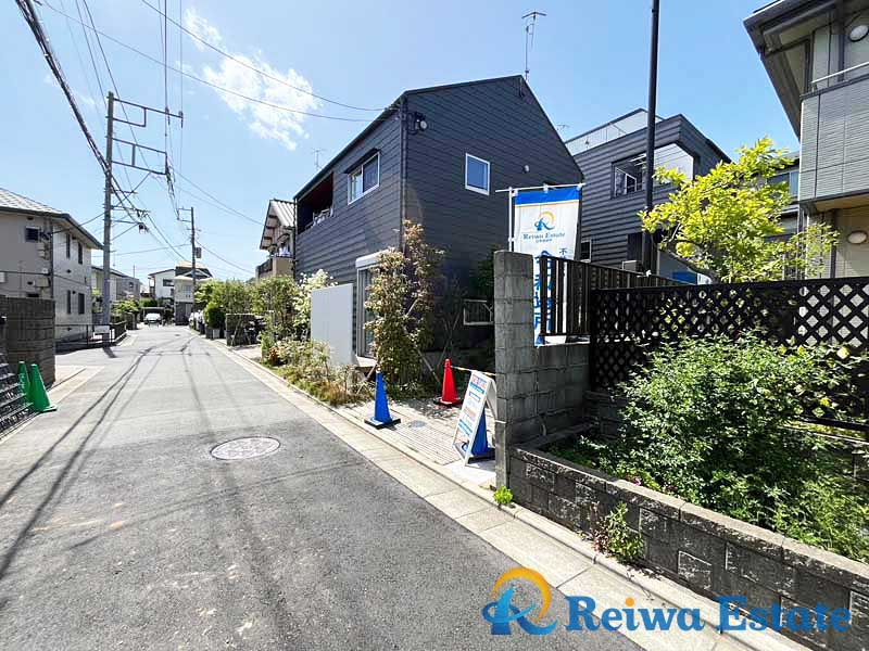 未入居戸建　藤沢市鵠沼桜が岡3丁目の前面道路含む現地写真