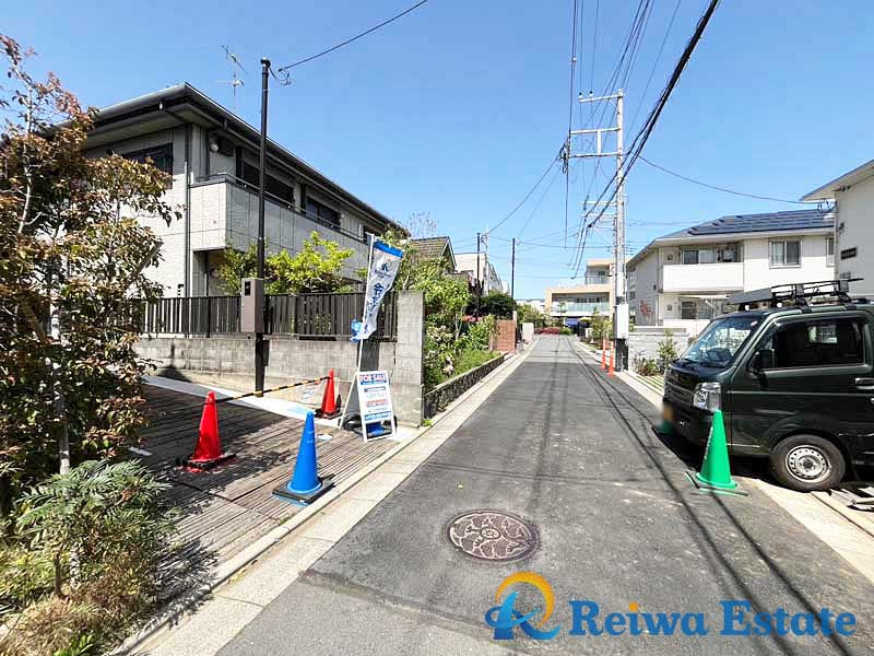 未入居戸建　藤沢市鵠沼桜が岡3丁目の前面道路含む現地写真