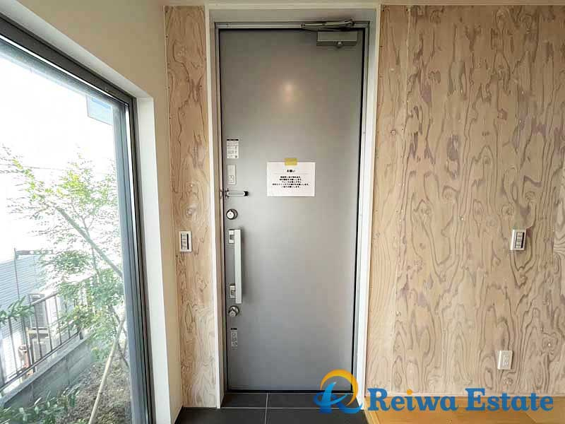 未入居戸建　藤沢市鵠沼桜が岡3丁目の玄関