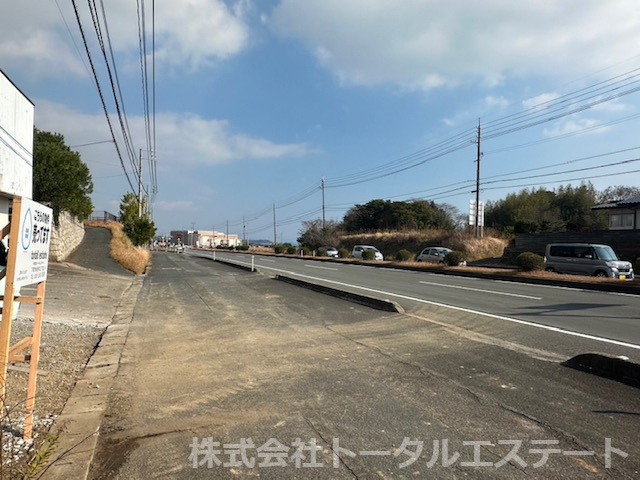 宇部市西岐波売り土地の前面道路含む現地写真
