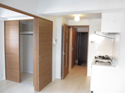 【居間・リビング】 | ネストピア大濠公園駅前 | 別号室の写真になります。現況優先。