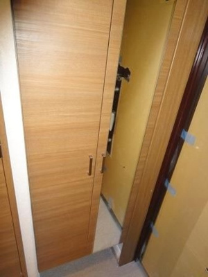 【玄関】 | ネストピア大濠公園駅前 | 別号室の写真になります。現況優先。