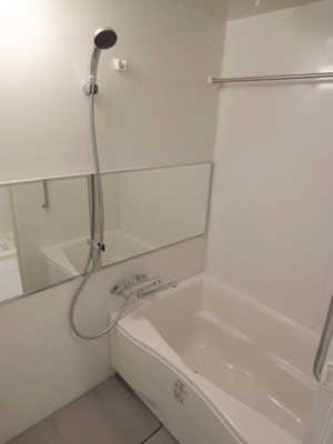 【浴室】 | ネストピア大濠公園駅前 | 別号室の写真になります。現況優先。