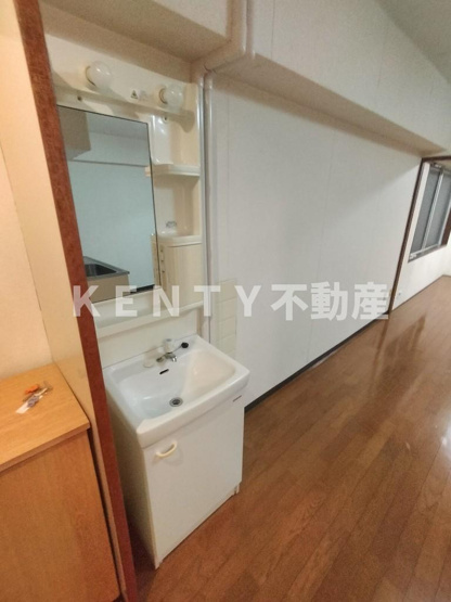 【独立洗面台】 | コーポ大谷 | 独立洗面台で身支度をすべて済ませてしまいましょう