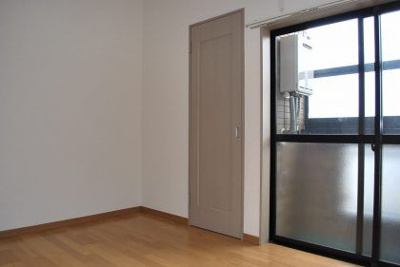 【居間・リビング】 | プリマヴェーラ南福岡 | 別号室の写真になります。現況優先。