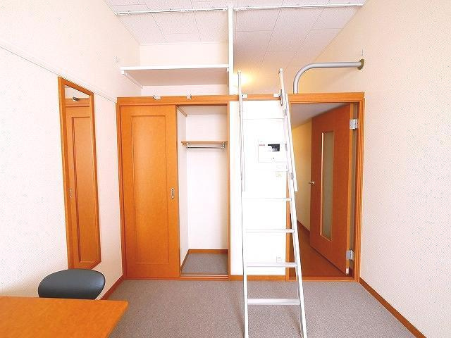 レオパレスグリューナーの収納|たっぷりとした収納スペースです