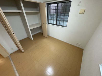 【寝室】 | ルシェロ上ヶ原 | 広くて明るい寝室