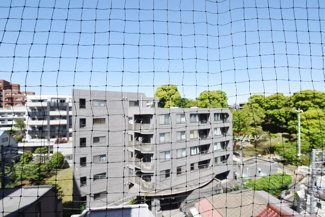 【展望】 | 眼前に広がる空の雄大さと、このお部屋の自慢の一つである「眺望」をご覧ください。毎日、この景色を独り占めできる新生活に夢が広がります。～即日のご見学可能～　お問合せはお気軽にどうぞ。