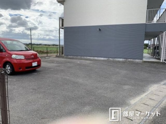 【駐車場】