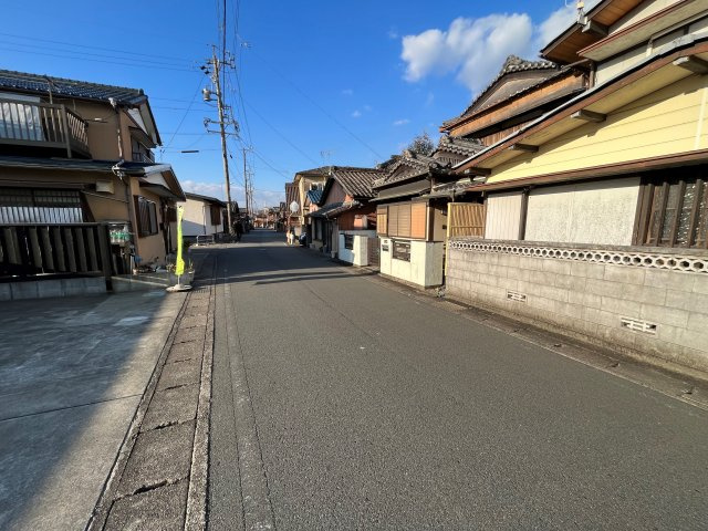 伊勢市宮川１丁目 売土地 の前面道路含む現地写真
