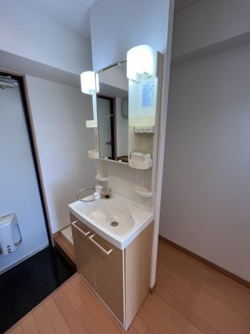 大阪市城東区鴫野西５丁目の賃貸マンションの洗面所