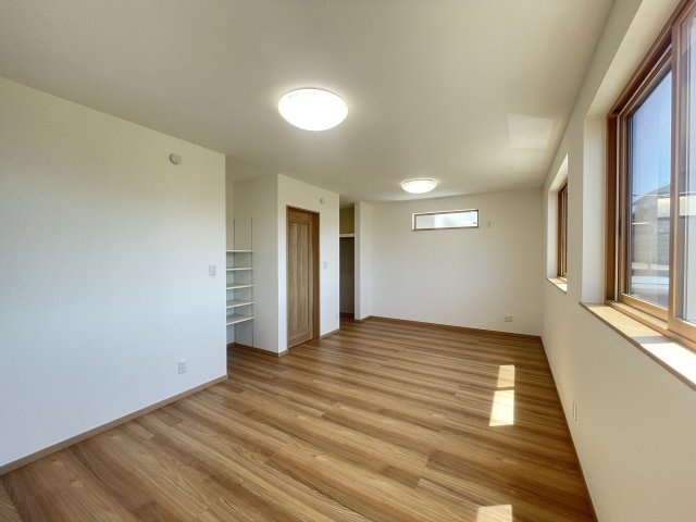八戸市新井田西1丁目の洋室