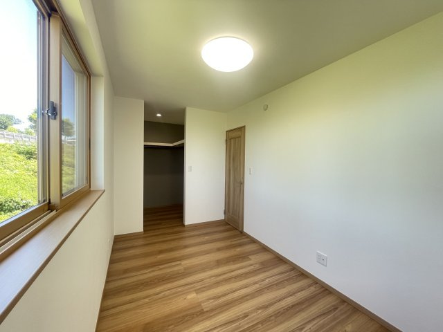 八戸市新井田西1丁目の洋室