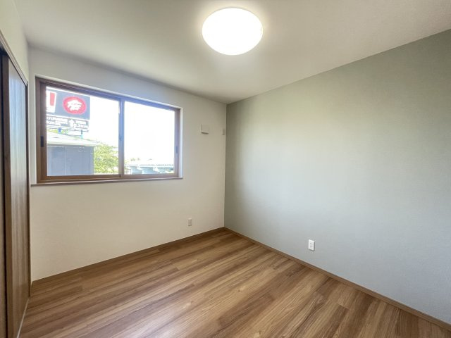 八戸市新井田西1丁目の洋室