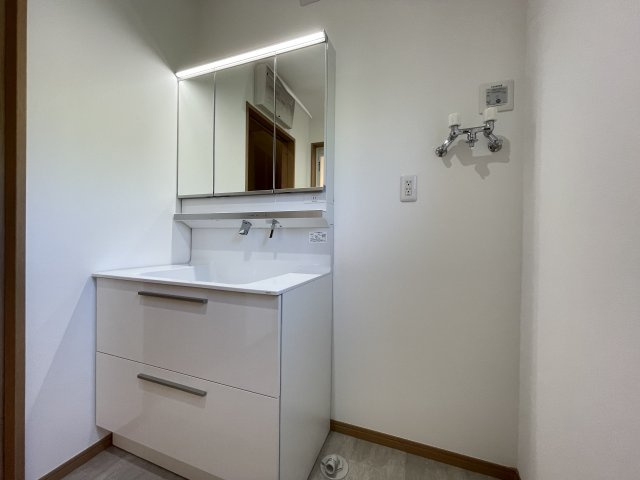 八戸市新井田西1丁目の独立洗面台