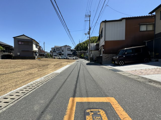 高知市神田の前面道路含む現地写真|西側から東向きを撮影