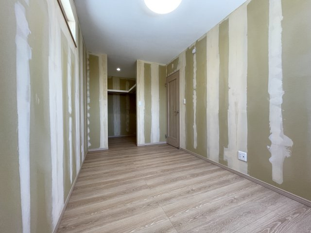 八戸市新井田西1丁目の洋室