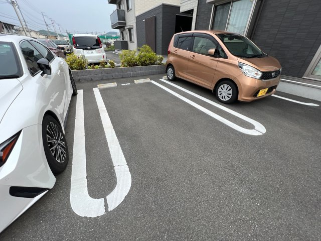 ヴィラ ルーチェの駐車場