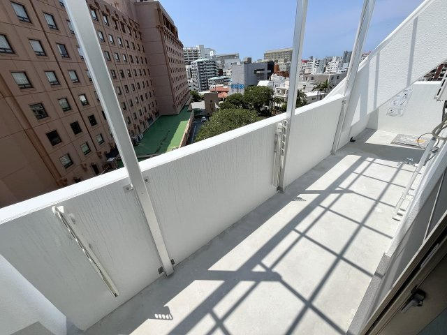 【バルコニー】 | Casa　Blanca　泉崎（カーサブランカ泉崎） | Casa　Blanca　泉崎（カーサブランカ泉崎）★那覇市泉崎エリア