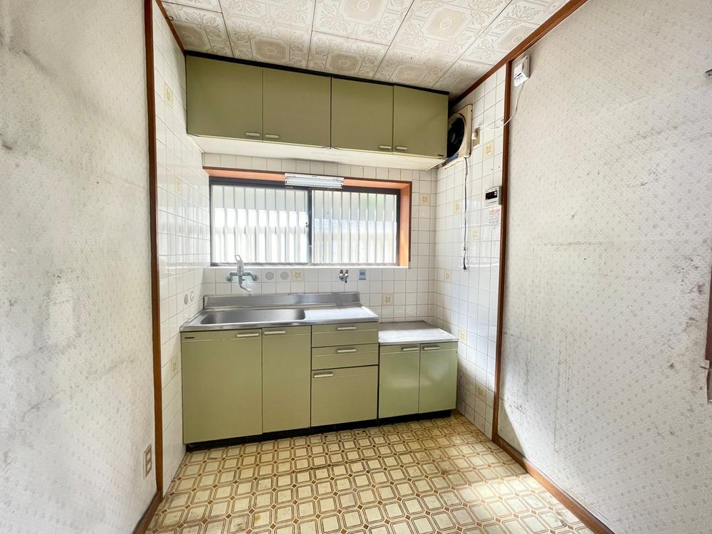 太秦東が丘　一戸建てのキッチン|K　5.0帖
■物件内覧・資金計画相談・住宅ローン相談、リフォーム相談、お問合せ受付中■
※当日・翌日のご内覧、ご相談はお電話でのお問合せがスムーズです！