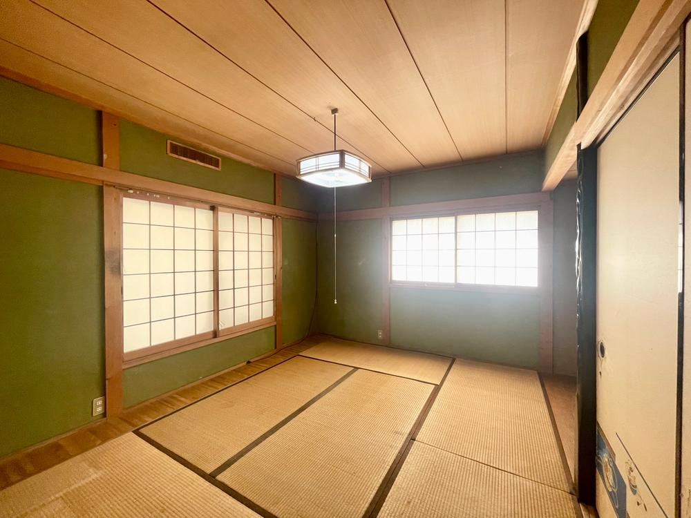 太秦東が丘　一戸建ての寝室|和室8.0帖
■物件内覧・資金計画相談・住宅ローン相談、リフォーム相談、お問合せ受付中■
※当日・翌日のご内覧、ご相談はお電話でのお問合せがスムーズです！