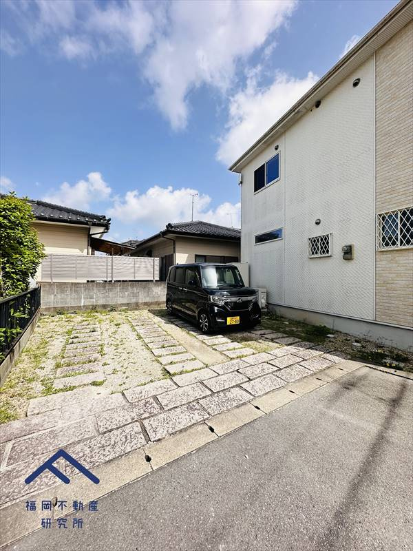 早良区野芥8丁目　戸建ての駐車場