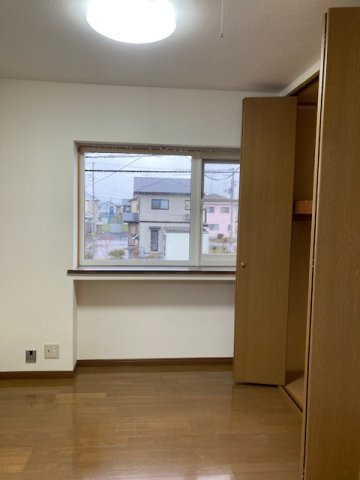 レジデンスカズマの洋室|落ち着いた色調の洋室です