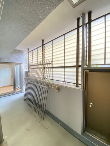 パークヒルズ毘沙門のバルコニー