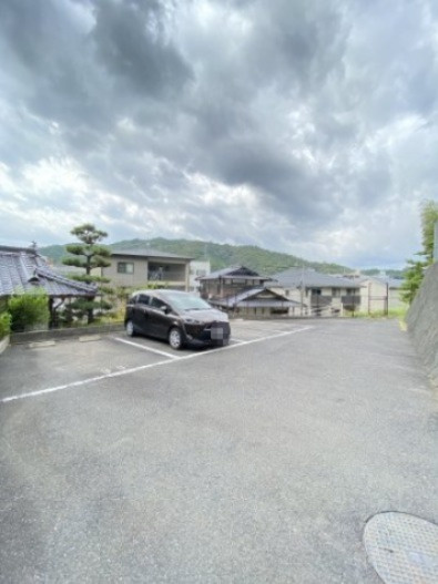 パークヒルズ毘沙門の駐車場