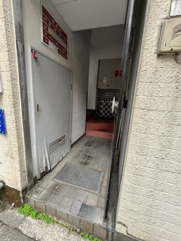 富士ビルのエントランス