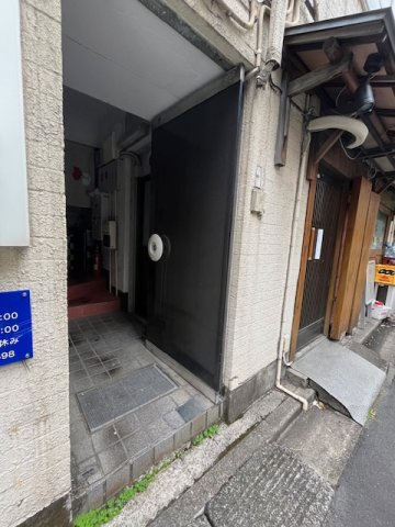 富士ビルのエントランス