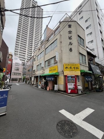 富士ビルの外観