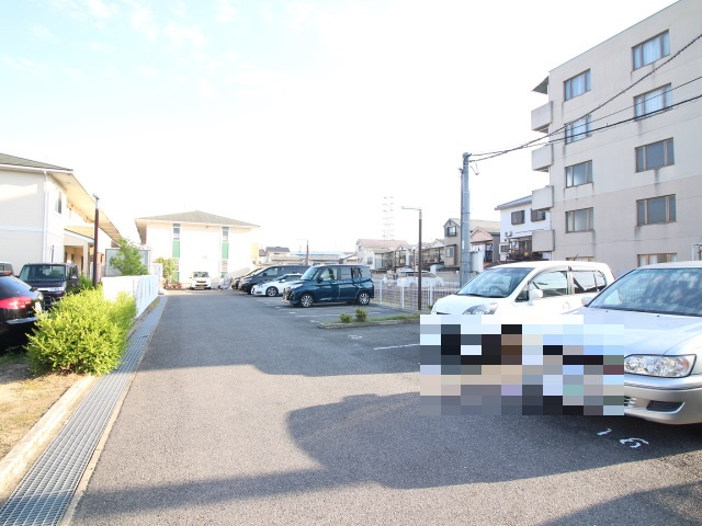 ジャルディーノ・ア・カーサ・ドゥーエの駐車場