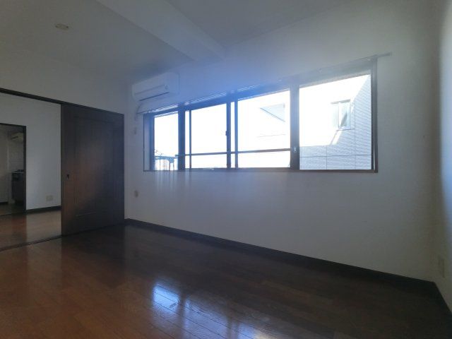 グローバル駿河台の洋室