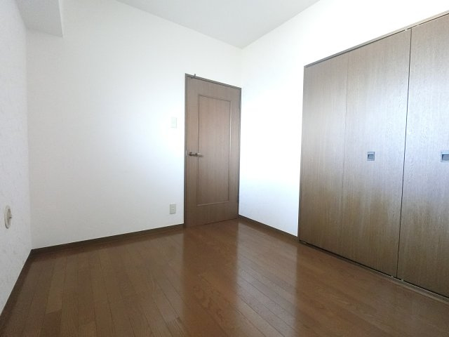 グローバル駿河台の洋室