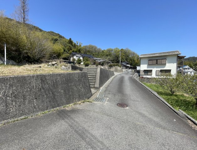 【前面道路含む現地写真】 | 敷地ひろびろ136坪！　建築条件なし！