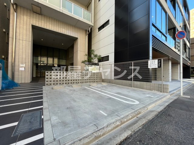 エスプレイス上前津レガシーの駐車場