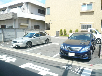 ★敷地内駐車場★（空き状況・使用料等詳細はご確認下さい）