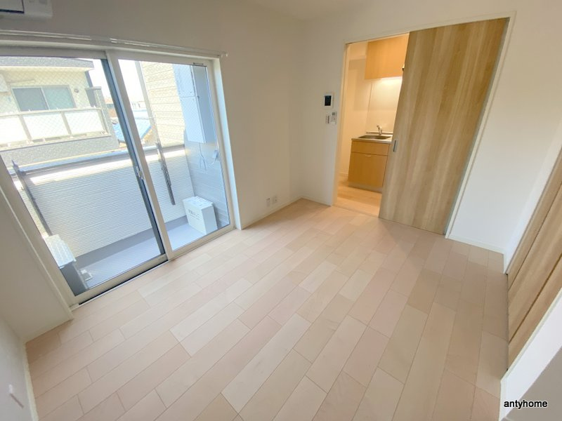 REGIA OSAKA CITY KOMATSU　仲介手数料無料の居間・リビング