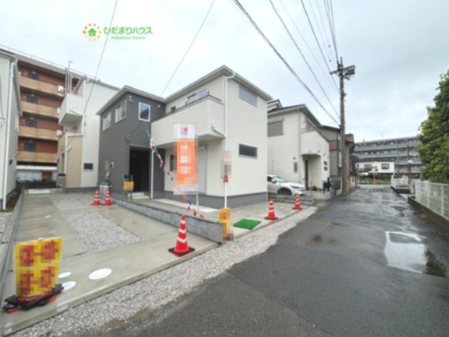 蓮田市東　新築一戸建て　リーブルガーデン　02の前面道路含む現地写真|前面道路4ｍ！
車の出し入れも簡単にできます