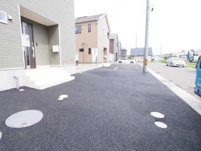 【駐車場】 | Cradle garden　伊達市箱崎　第２　２号棟 | 並列駐車可能です◎